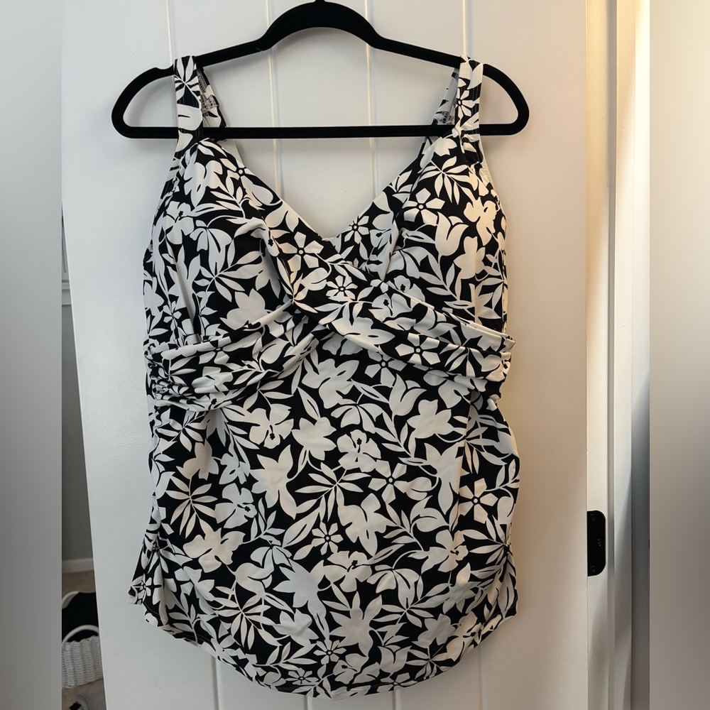 Lands' End Black and White Floral Wrap Style Tankini Top - Picture 6 of 14